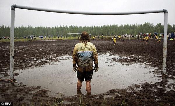 12clarky's tweet photo. “@SundayChants: "Come on lads, we've played on worse!" https://t.co/ne0YTuONLn”@hamptonsfc