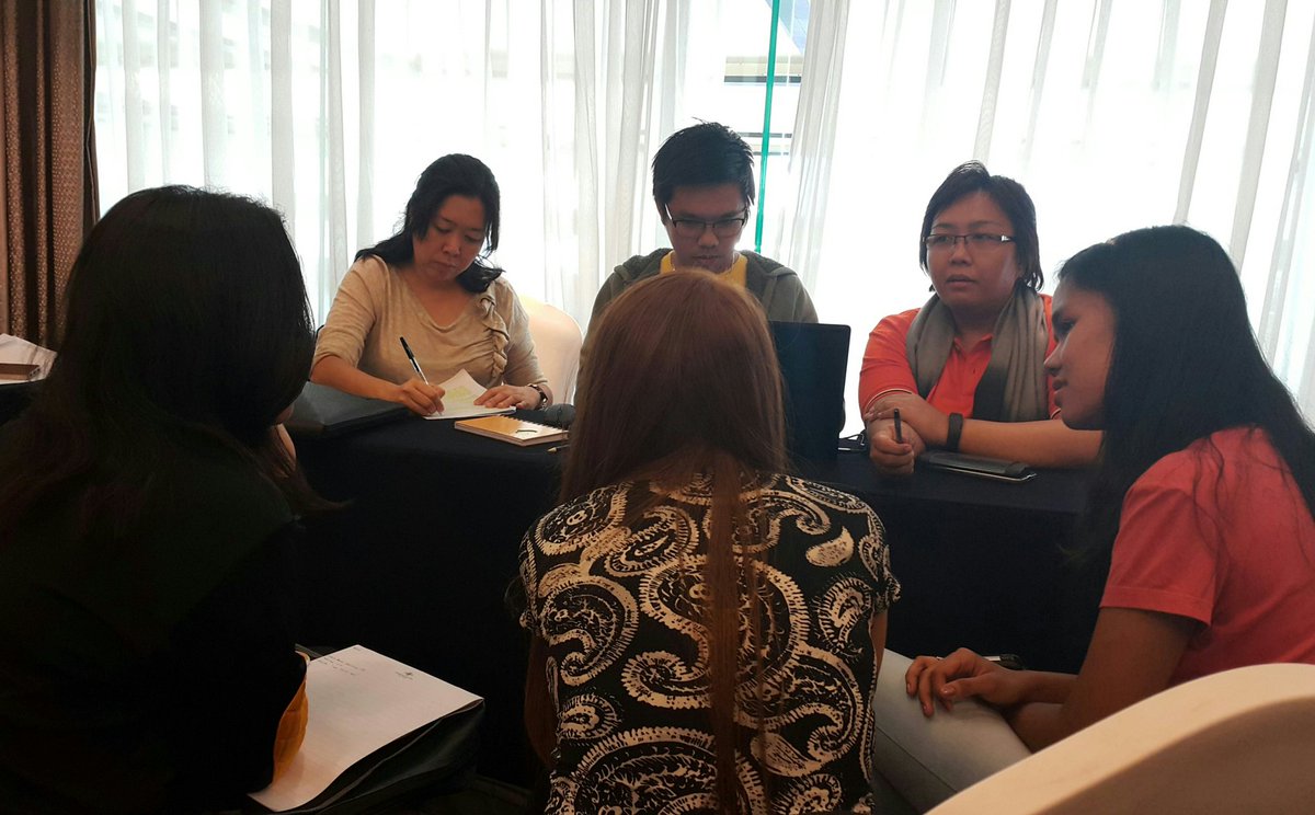 NYCPilipinas's tweet image. #TAYO13 finalists under the #humandevt category during their coaching session with Ms. Beth and Ms. Reggie of NYC