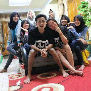 la_ella14's tweet photo. Happy b'day yull ({}) wish you all the best :* https://t.co/TO5yKsxfBV