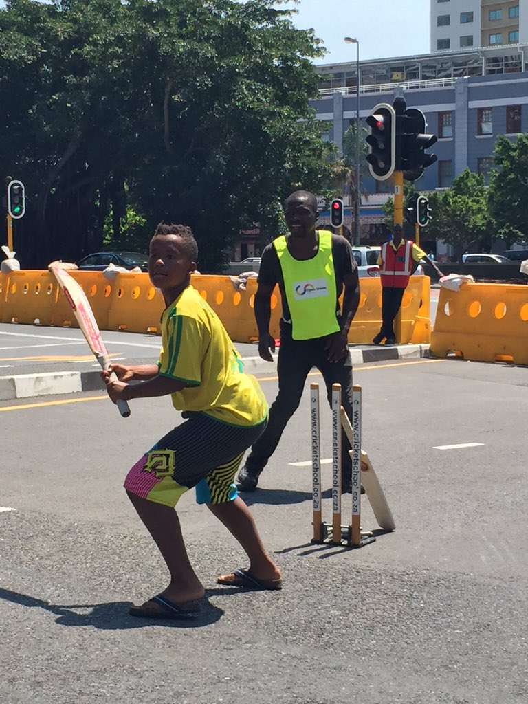 CTSixes's tweet photo. The heat is literally on @OpenStreetsCT &amp; #streetcricket #OpenStreets comedown feel the heat #capetownsixes2016 https://t.co/yUiG9kTaMx