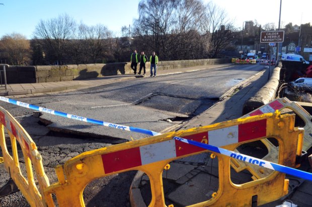 Govt announces £5.5m to repair Elland Bridge after floods damage yorkshirepost.co.uk/news/millions-…