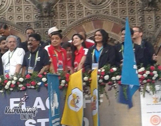 KatrinaKaifFB's tweet photo. Katrina Kaif flagged off the "Champions with Disability" category at the Mumbai Marathon https://t.co/hPHUL96ZtR
