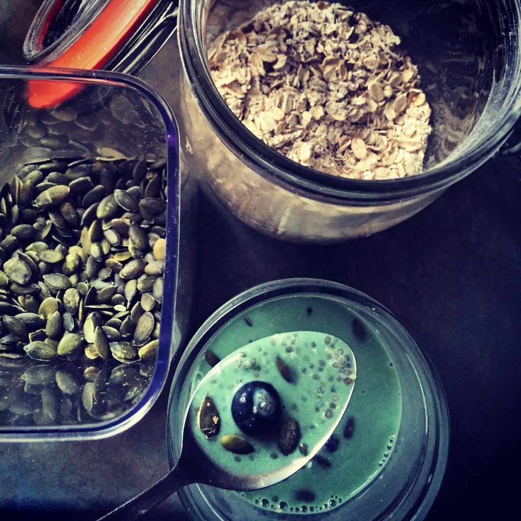 RejuveMe's tweet photo. Morning #workout goodness #EverGreen chia pudding with oats, pumpkin seeds &amp; blueberries #plantbased #Keepingyoung 💚 https://t.co/9sTM3TYJkn