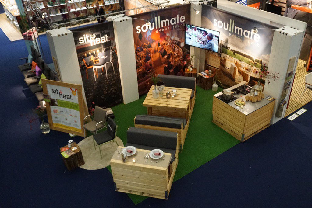 Tof he <a href="/GielHermansjr/">Giel Hermans🚜🚒🥷</a> 😊 #veldkeuken verder als #soullmate #eventtruck ✌🏻️<a href="/MoonshineBbbq/">Moonshine Bastards</a> <a href="/Horecava/">Horecava</a> <a href="/BASTbbq/">BAST bbq</a>