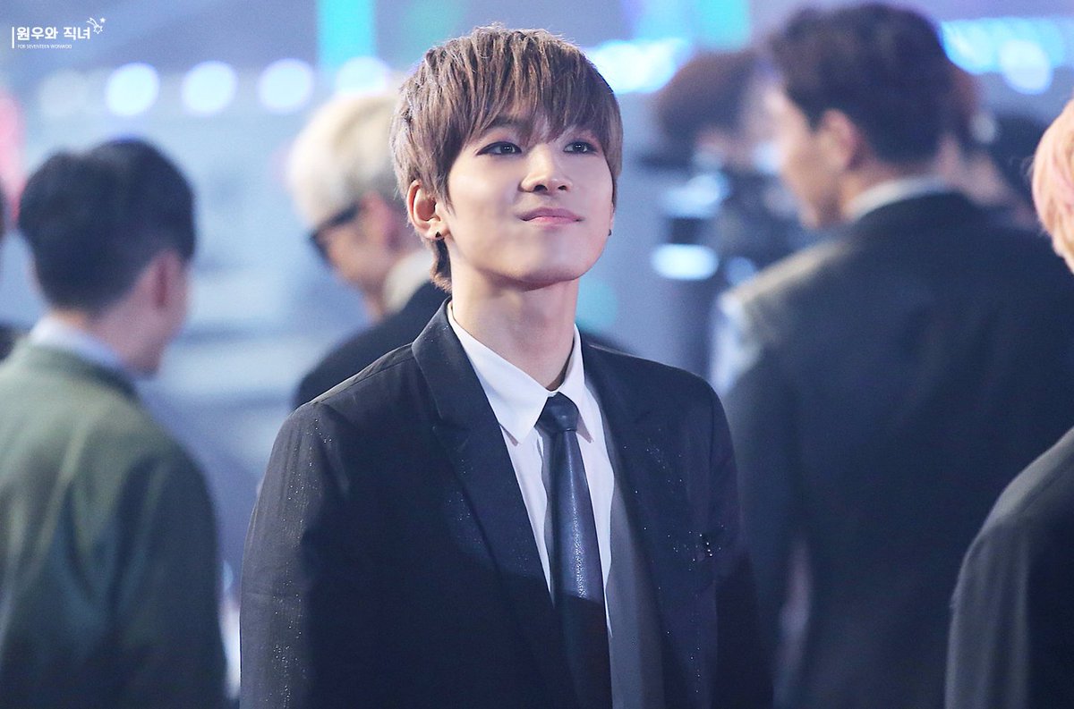 WW_With0717's tweet photo. 160114 서울가요대상🙌🙌🙌
원우 너무 죠아여😍 @pledis_17 
#세븐틴 #원우 #전원우 https://t.co/VI3efzrv0f