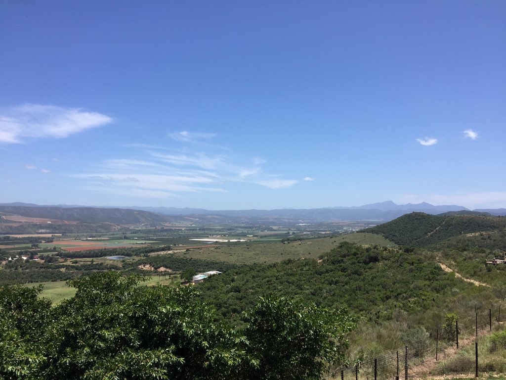 GamtoosBaviaans's tweet photo. Gamtoos Valley view from Shumba Manor @DiBrown5 @AgricolSeeds @ExclusivGetaway @LekkeSlaap @LekaEscapes @SFBTourism https://t.co/Os1PjN3hYX