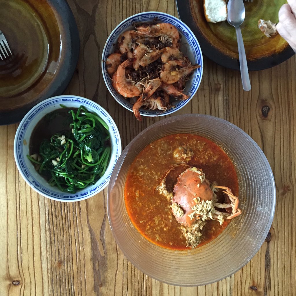 bilbaobab's tweet image. Attempted to cook chilli crabs but not as good as Mum's 😭 but got A+ for cuisson #cookingexperiments #marriedtoachef