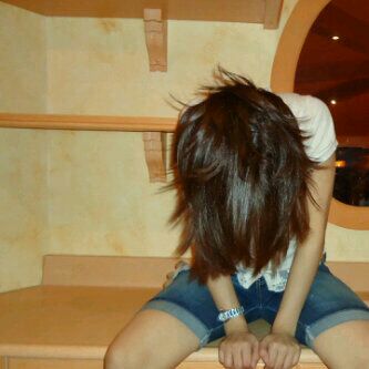 a000srd's tweet photo. مـو ححَـزن ولآ فـرح ، 💭
بس شعـور هادئ 💫"
شَـعور مُـتعب مُـن هالحياة 💔

عبوسي 😌 https://t.co/CUKaar8Rzl