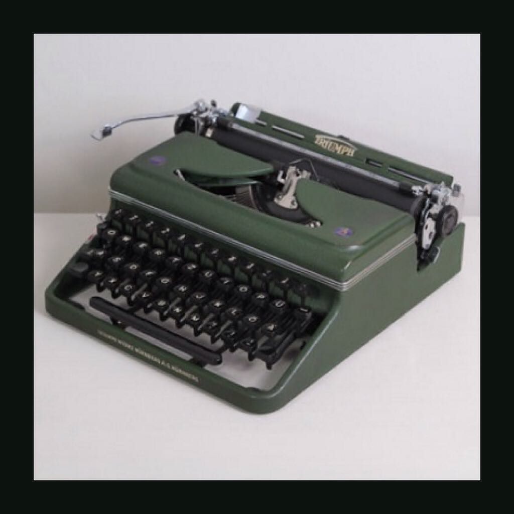 MARCHLAB's tweet image. Have a green sunday ! #writingmachine #triumph #greenline #typewriter #collection #norm6 #imarchlab #losangelesbiar…