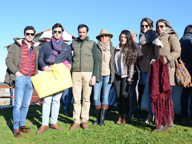 ignapereletegui's tweet photo. Parte de @AficionadosSA ayer acompañando a @salvadoruanosa en #CampillodeAzaba @bolsintaurino https://t.co/8LYoRHgYzW