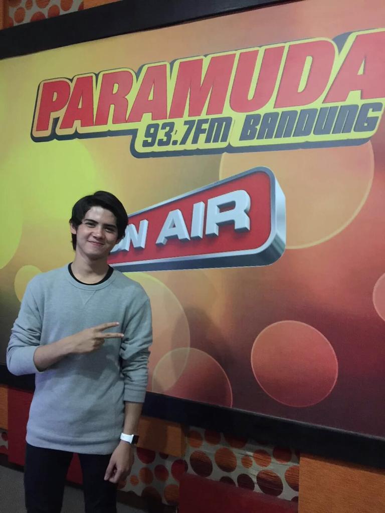 YkAlicious's tweet photo. @alysyarief serangkaian on radio bandung seharian https://t.co/1oTGaSLfqK