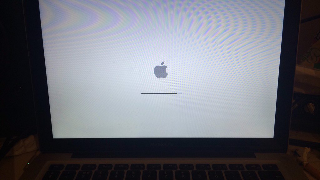 DJILLAB's tweet photo. Any #AppleMac boffins out there updated my Mac last nite and 12hrs on its still like this ? Any ideas people ? https://t.co/pNV1l1hZPS