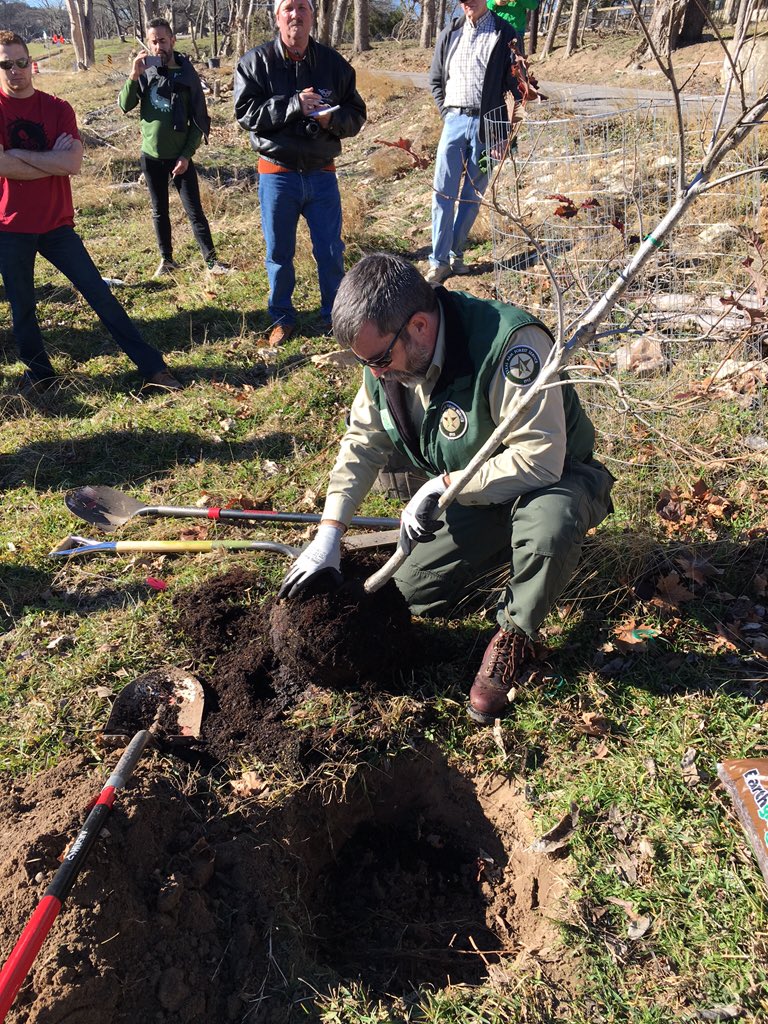 AustinTreeter's tweet photo. ReTreet Wimberley tree planting demonstration featuring Paul Johnson. #TreesAreKey #TXForestService https://t.co/zHy3UBOaVk