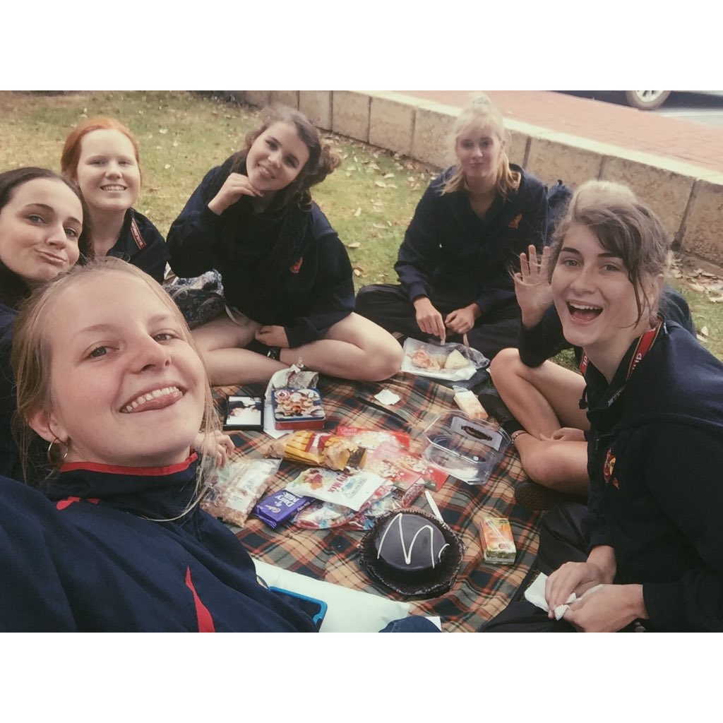 shae_hodges's tweet photo. tb to good times @sassparrilla #blessed https://t.co/waLPu50fUI