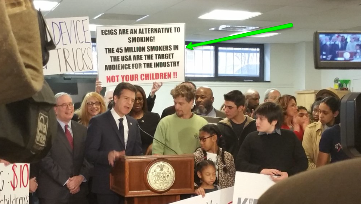 ROCKETMAN43263's tweet photo. Perfect! If this is not photoshopped, this guy is awesome! #NoECigs4Kids https://t.co/riZlp4Dsij