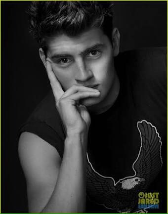 whatsnextfandom's tweet photo. RT for Gregg Sulkin
Like for gustin grant https://t.co/a2BkE2GORf