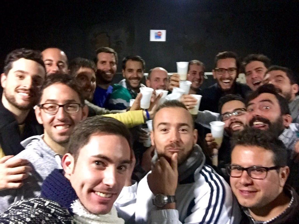 agrulostunantes's tweet photo. Silencio se graba!🤐 Anoche ya empezamos a inmortalizar nuestras coplas que sonarán en Febrero. Gracias Caseauto! https://t.co/WnU6f3XWmm