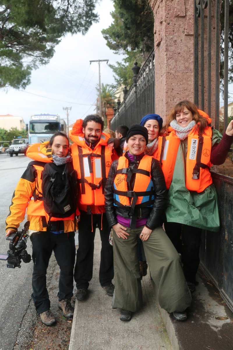 DavidZorrakino's tweet photo. De norte a sur, solidaridad.
#ProemaidLibres #RefugeesWelcome #Lesvos https://t.co/NefkT3WTCF