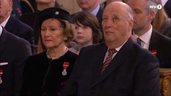 factually_royal's tweet image. Photos from today's Jubilee church service via NRK1 online.
#Norway #SilverJubilee #KingHarald