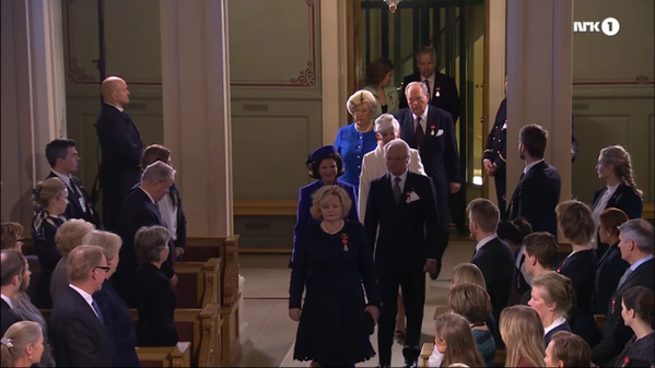 factually_royal's tweet image. Photos from today's Jubilee church service via NRK1 online.
#Norway #SilverJubilee #KingHarald