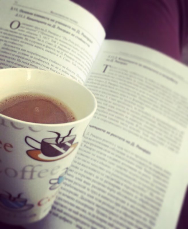 CoffeeBrue's tweet photo. New #Coffee Instagram by @darinnapetkova #coffee #studying... #notimeforrelax https://t.co/MsOAj1Gji6