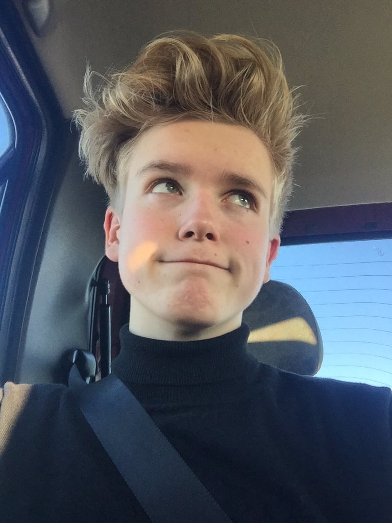 samblay01's tweet photo. On The Way to Church!👌🏻👌🏻 https://t.co/xi5sBaI9yU