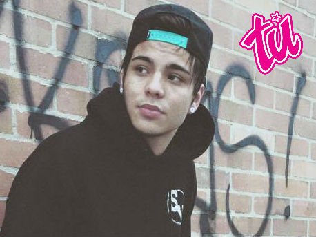 turevistatu's tweet photo. Hoy esta cumpliendo años una de nuestras personas favoritas en el mundo, #FelizCumpleSebas20, @villalobossebas https://t.co/zqT7eF2YFw