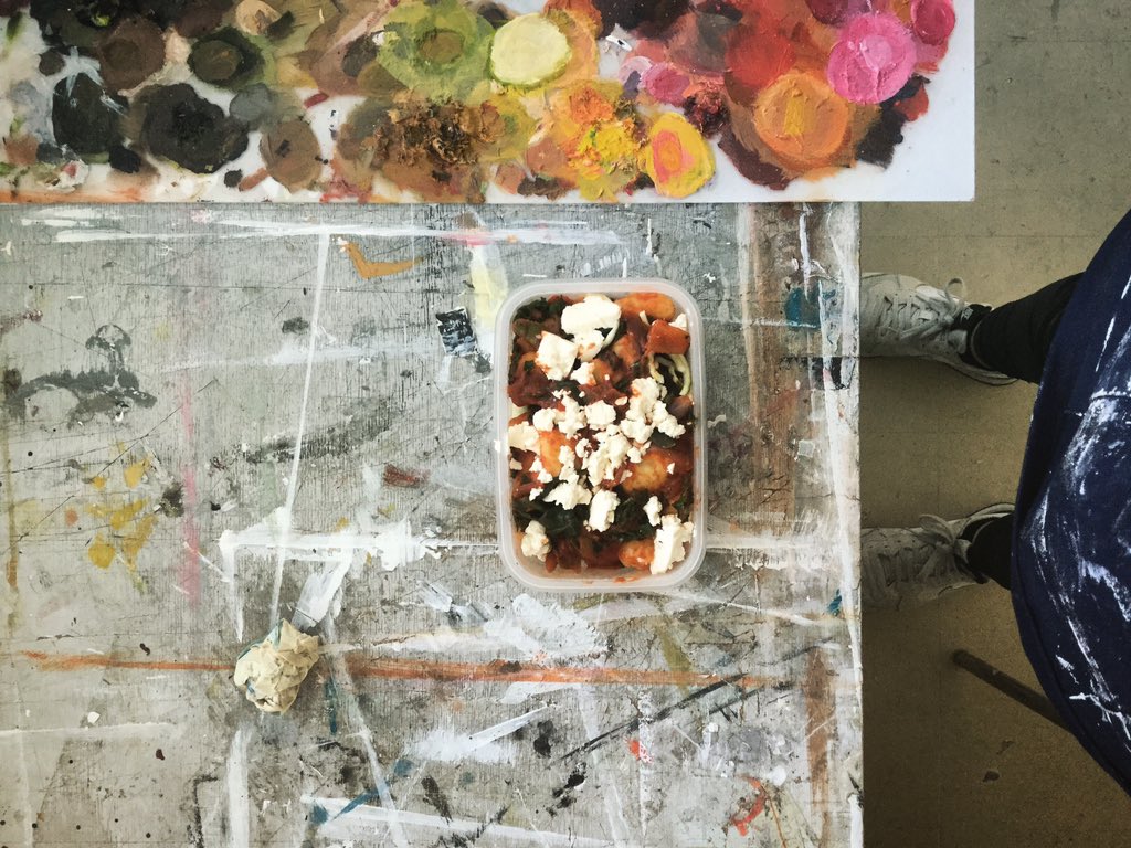 OStodds's tweet photo. Grabbing lunch in the studio...gnocchi, spinach, kale, courgetti. #lunch #painting #healthyfood https://t.co/dm8dMdZ8BU