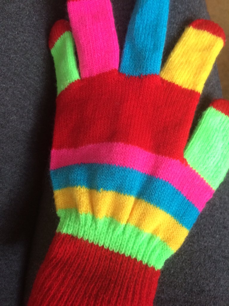 TaraR771's tweet photo. Love me a rainbow! #rainbowgloves #winter #onlyapound https://t.co/DdZgFjZ6aq