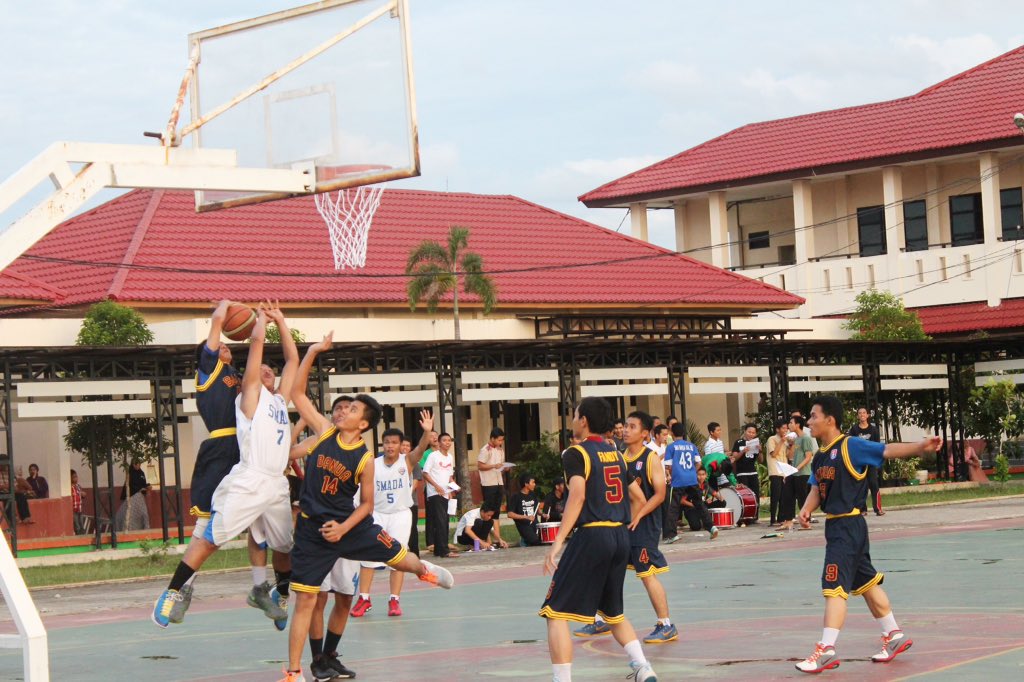 SMAN_DUTA's tweet photo. pertandingan basket persahabatan antara sman 2 tanjung dengan sma banua kalsel https://t.co/LXKmUbtvQM