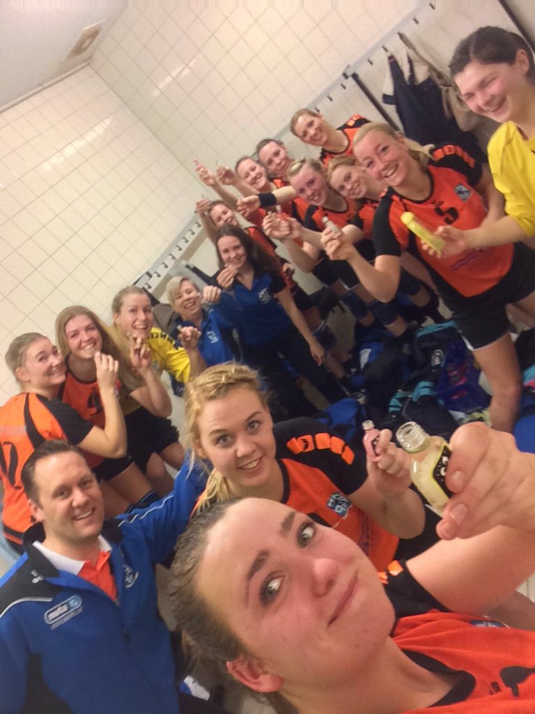 En de jarige Anouk trakteert. Die smaakte goed na onze overwinning.