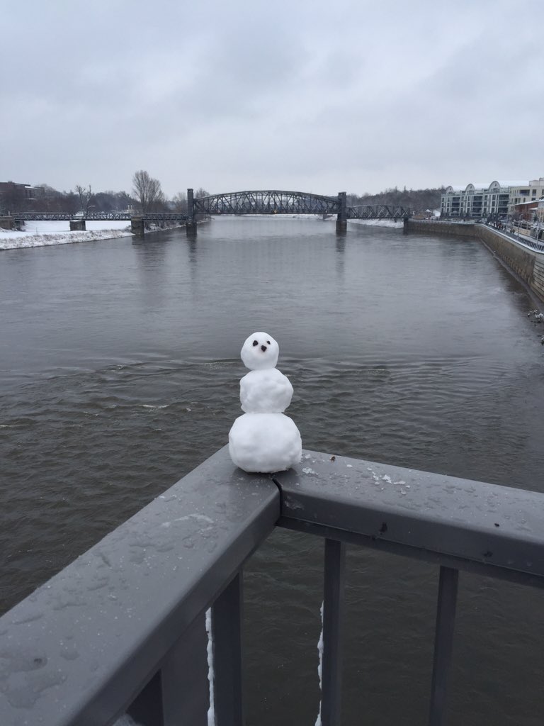 Staatsi's tweet photo. #Elbe https://t.co/7mVUX17w6T