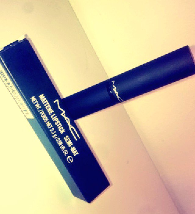 alexespiii's tweet photo. Finalmente mio 😌💄😈 https://t.co/G1WSi8HF6B