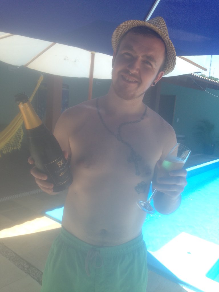 shawrichy1's tweet photo. @graemedodrill do I really have to come home?? https://t.co/LJC0lslnBh