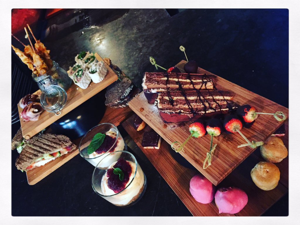 Is onze High Tea geen plaatje? #zoet #hartig #dutchleafs #NomNomNom