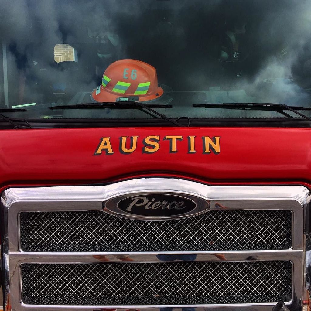 AFireStation's tweet image. Found this cool photo, not mine A #firetruck #pierce #piercefiretrucks #austintx #tx #southcongress #truck #fire #r…