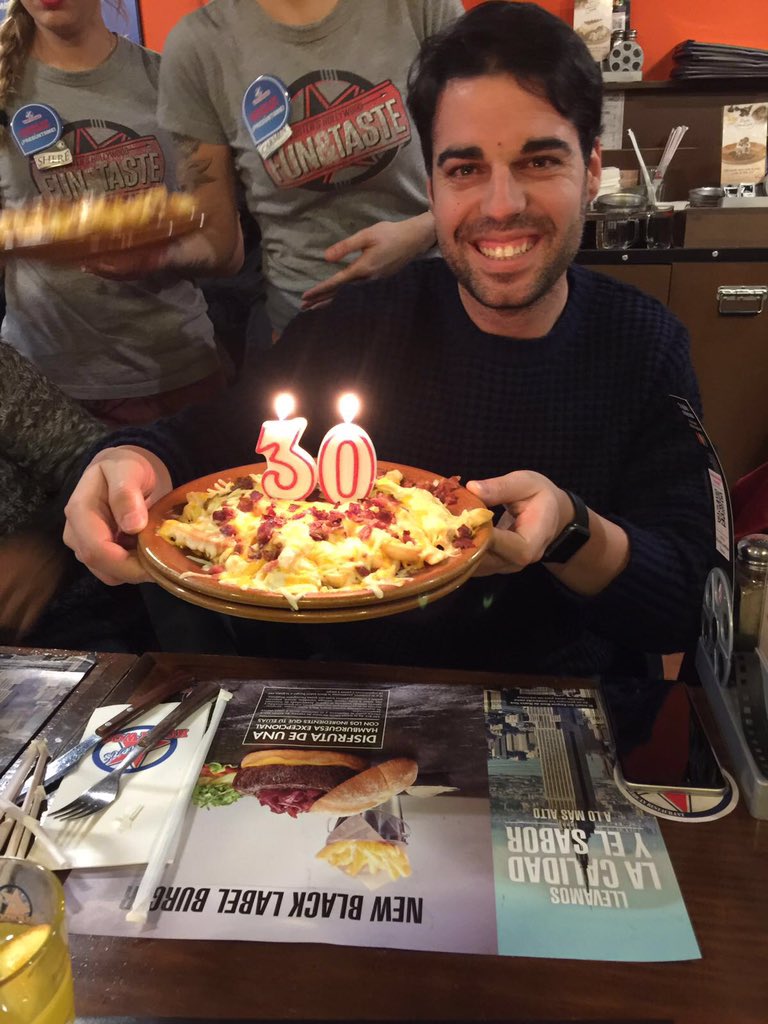 Felices 30 años, mister!!!! Disfruta de tu día!! <a href="/DeportesRivero/">DEPORTES RIVERO</a>