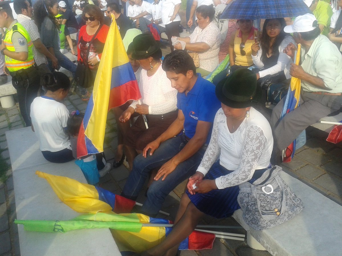 JToaq's tweet photo. #La Asociacion Tigua siempre apoyando a la revolucion ciudadana en esta ocasion en #Parque los Samanes #9RC.. https://t.co/B2vLff26sU