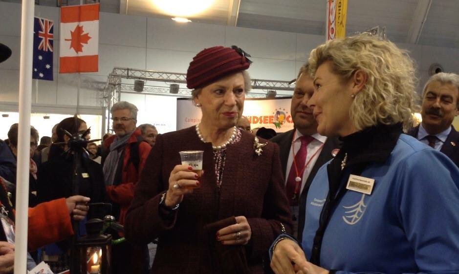 VisitKerteminde's tweet photo. @DorteFrandsen byder H.K.H. Prinsesse Benedikte velkommen #cmt16 @tv2fyn @fyensdk @KjertemindeAvis #Kerteminde https://t.co/MVoTfUVkYO