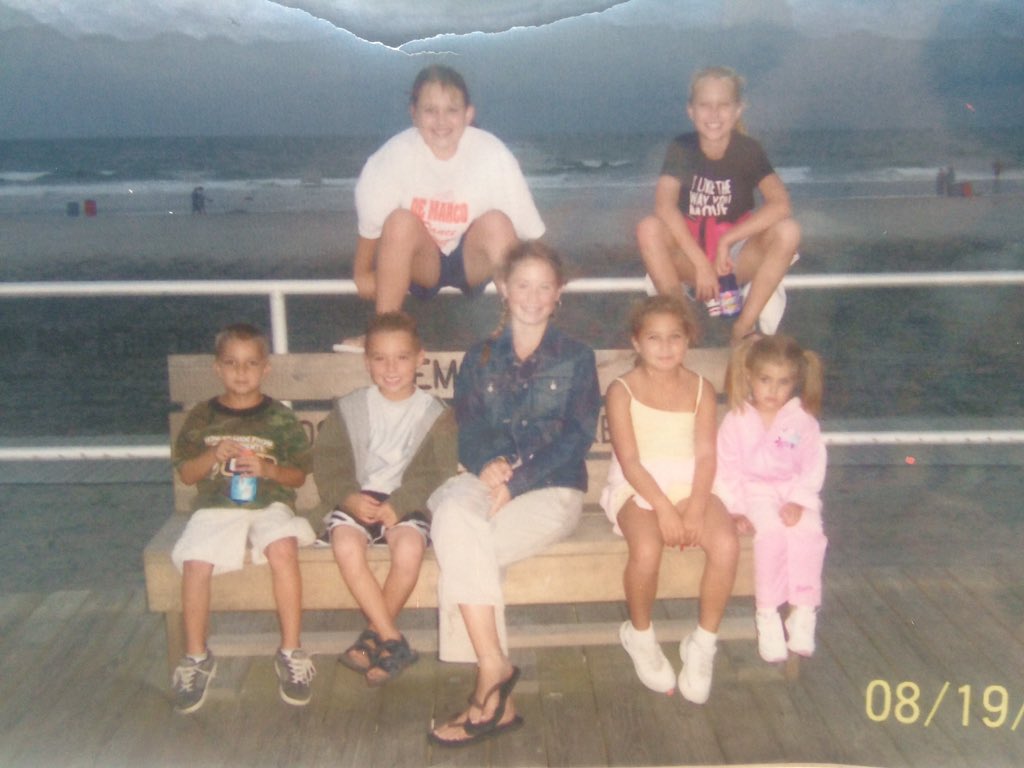 sam_vesper's tweet image. HAPPY BDAY TO MY FAV CUZZO🎉hope youre day is great❤️  #bindingclips #baking #jesus #thistasteslikepaint @jacdicarlo