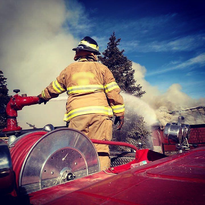 AFireStation's tweet image. Found this cool photo, not mine Using the big gun. #DeckGun #Fire #Firefighter #Firefighting #FireTruck #Engine #Wa…