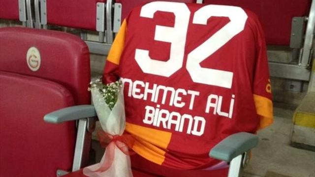 ultrAslanUNI's tweet photo. Usta gazeteci, yazar, haber sunucusu Mehmet Ali Birand'ı vefatının 3.yılında saygı ve özlemle anıyoruz #ultrAslanUNI https://t.co/f1b1u0lt7C