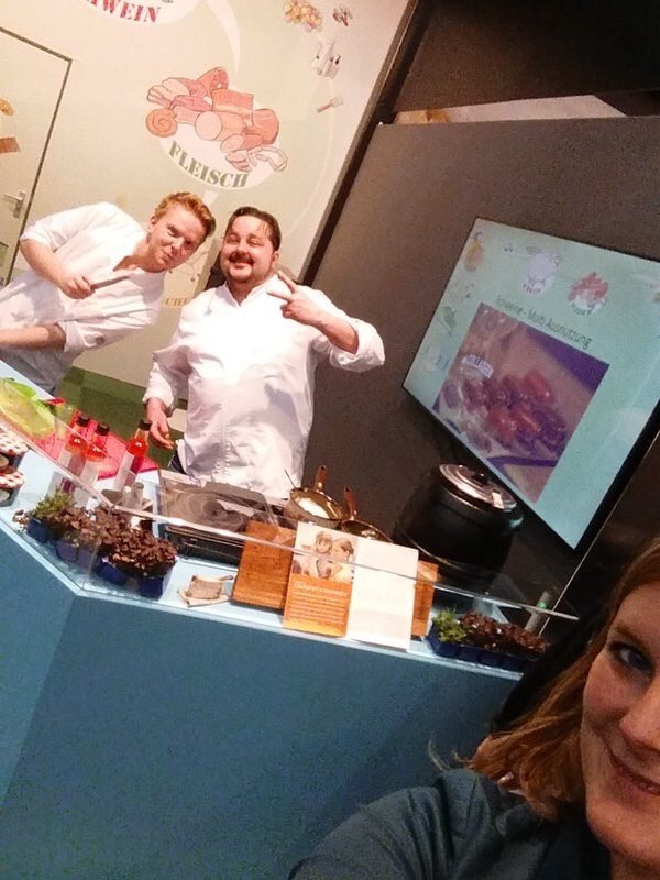 Lekker gewerkt op <a href="/gruenewoche/">Grüne Woche</a> in Berlijn. Diverse bereidingen met 'vergeten delen' van een varken gepresenteerd.