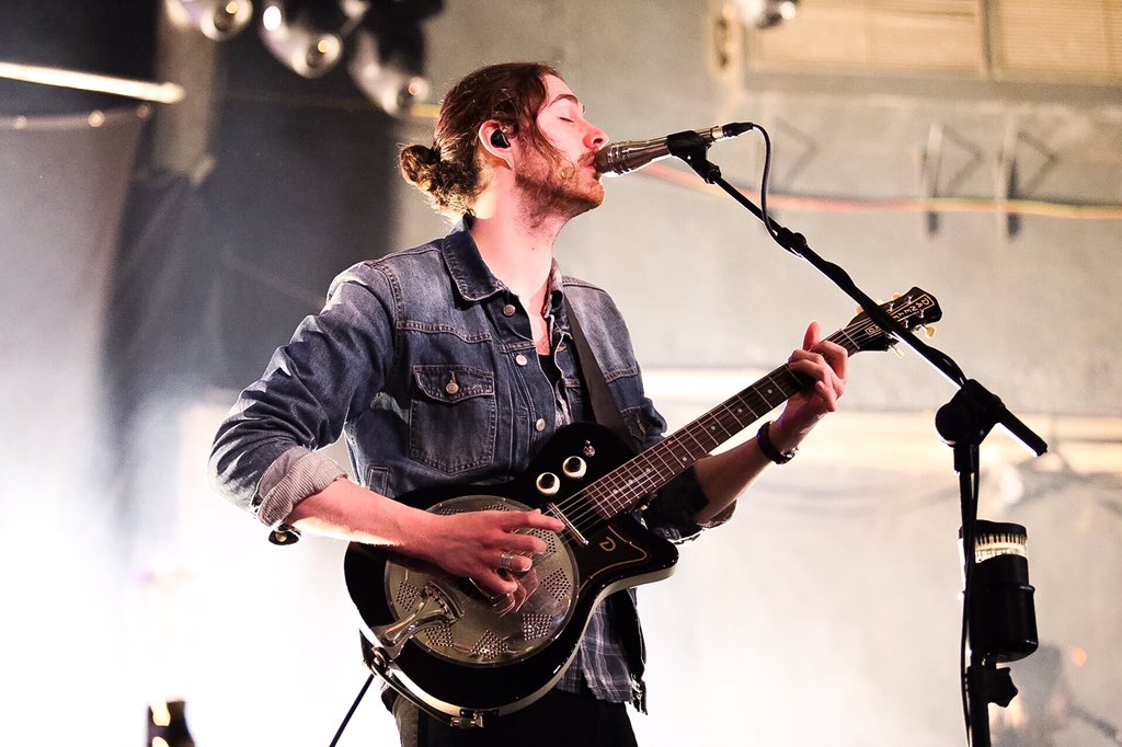 wilma_lorenzo's tweet photo. Hozier. El chico que arrasó gracias a una canción pero que tenía detrás un gran disco con el que subirse a la ola. https://t.co/7KFegWeGob