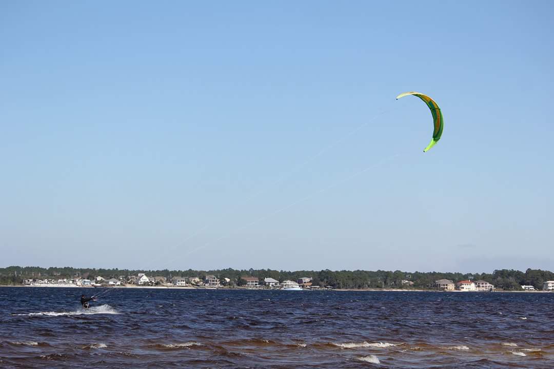 Taterpugz's tweet photo. Had a great time watching the guys from #XLKites this morning! 🌞 #Navarre #SantaRosaSound #Florida @xlkites https://t.co/n0AmIgMpwS