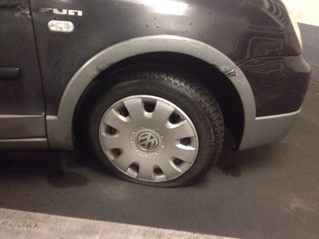 Success_ScS's tweet image. In Potsdam mit nem Platten stecken geblieben! Das wars. Wir sehen uns morgen Abend! #Twitch #fälltaus #Shit