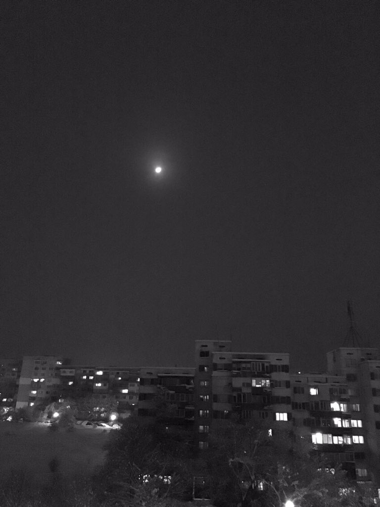 ApostolTolev's tweet photo. #winter #nigt #moon #lyulin https://t.co/avImbNbH45