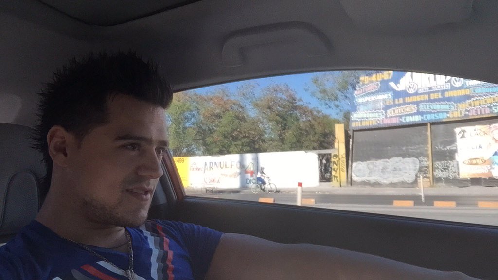 AngelGarzaWwe's tweet photo. Haber si adivinan ahora donde ando 😛😛 
#EncuentraAGarza 😉😉 https://t.co/RmHGGPIgoJ