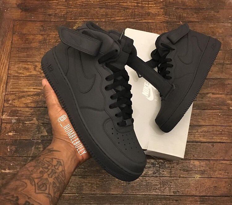 StreetFashion01's tweet image. Matte Black Air Force One🎌