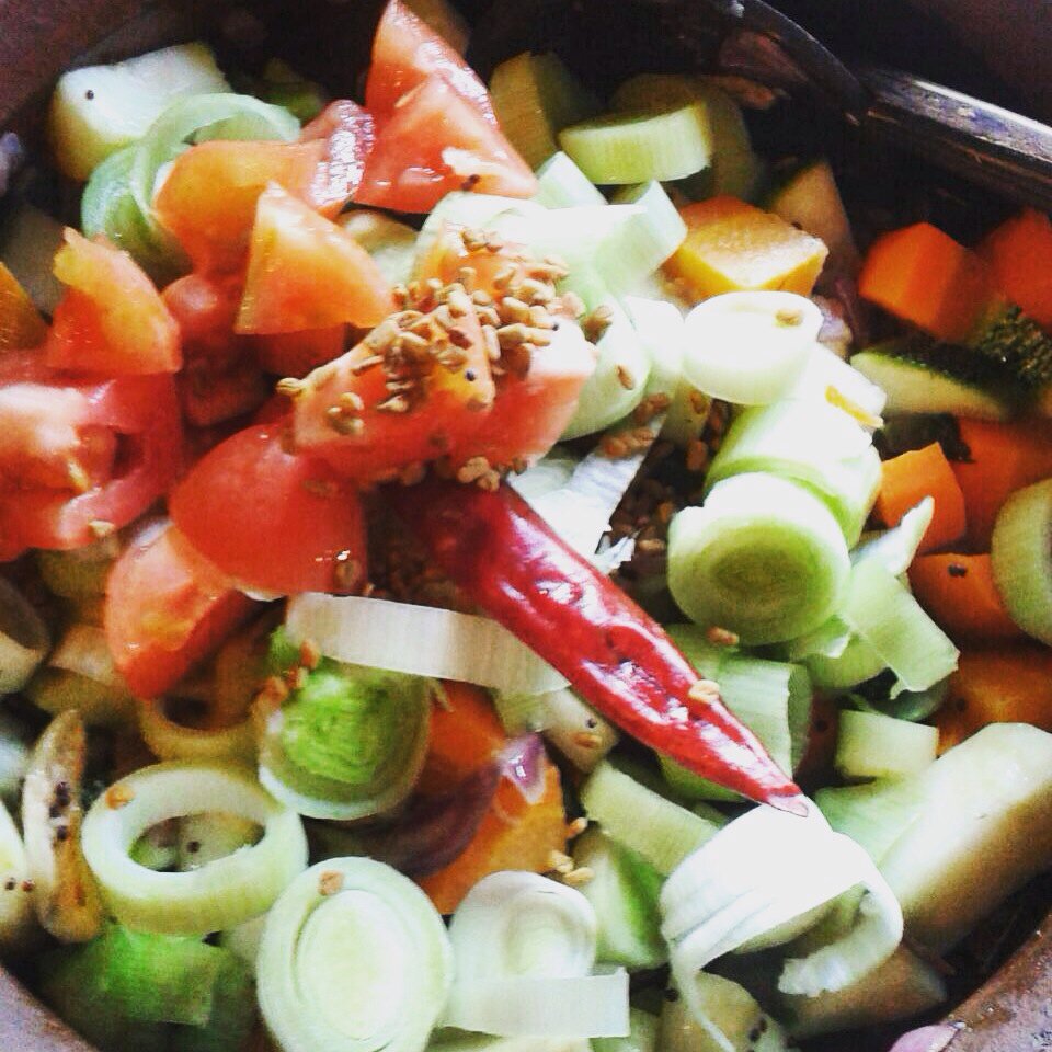 HariHariCurry's tweet photo. Needed a pick me up 2day after a busy week. Cooked veggie curry w/leftovers &amp; it did the trick! #srilanka #food https://t.co/NdJ5fMTWxD